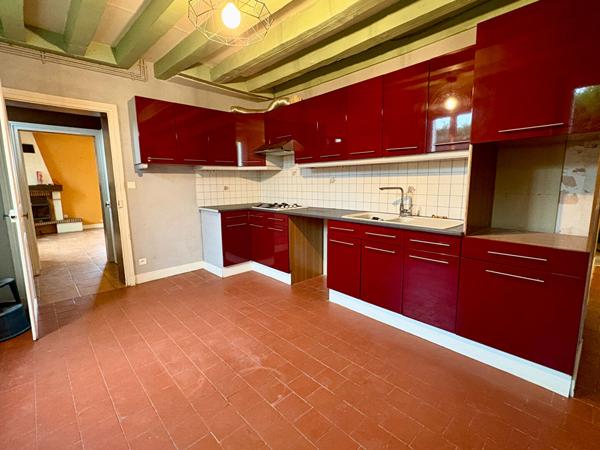 Maison familiale avec dépendances - 110 m2 - Thésée