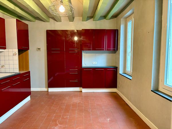 Maison familiale avec dépendances - 110 m2 - Thésée