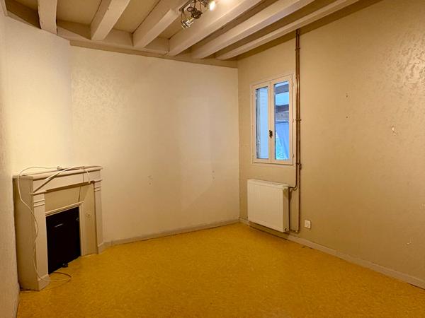 Maison familiale avec dépendances - 110 m2 - Thésée