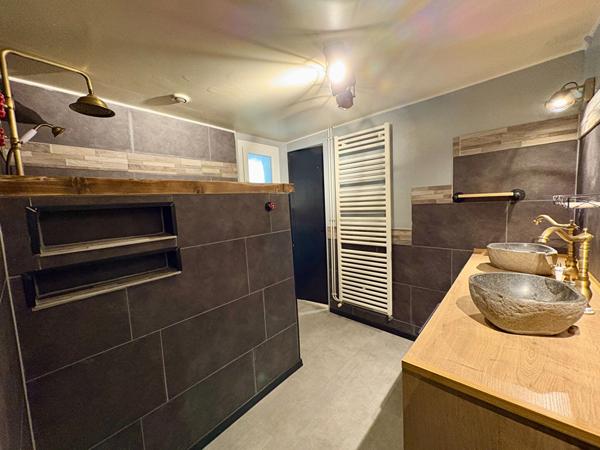 Maison familiale avec dépendances - 110 m2 - Thésée