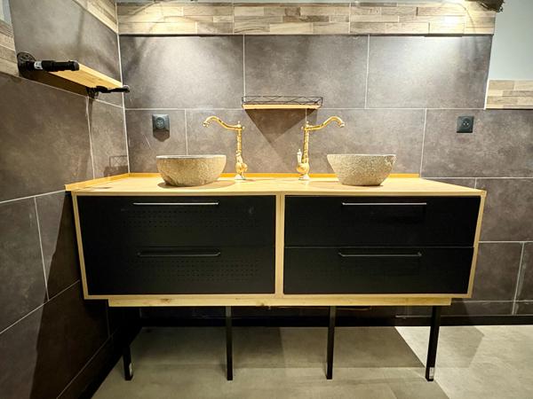 Maison familiale avec dépendances - 110 m2 - Thésée