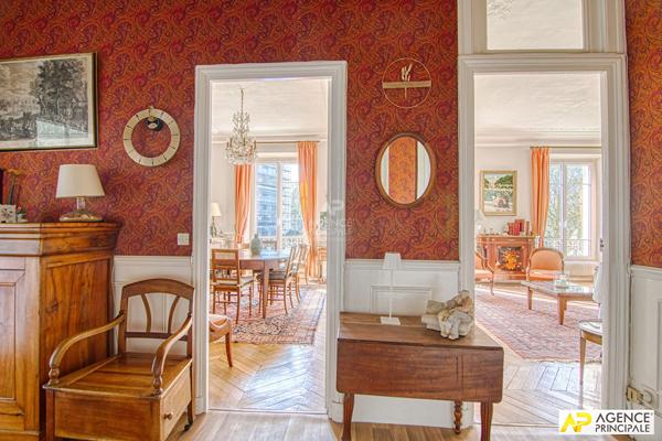 Versailles Clagny Appartement 6 pièces 158 m² carrez situé au 1er étage d'une superbe bâtisse 19ème avec grenier et 2 caves 1 320 000 € **  - Référence  28219