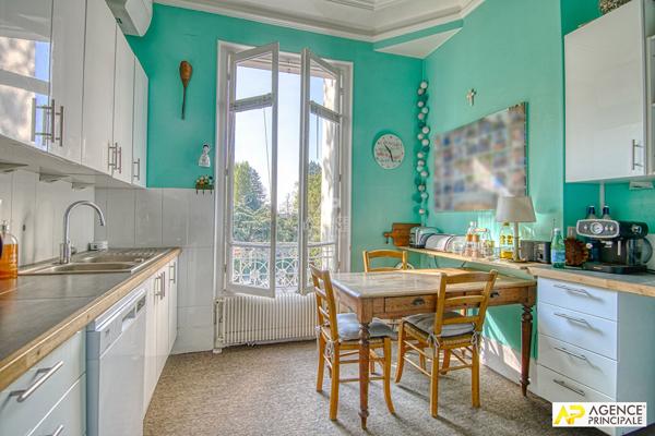 Versailles Clagny Appartement 6 pièces 158 m² carrez situé au 1er étage d'une superbe bâtisse 19ème avec grenier et 2 caves 1 320 000 € **  - Référence  28219