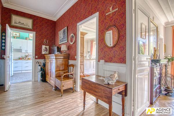 Versailles Clagny Appartement 6 pièces 158 m² carrez situé au 1er étage d'une superbe bâtisse 19ème avec grenier et 2 caves 1 320 000 € **  - Référence  28219