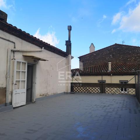 A VENDRE - LE PERTHUS - IMMEUBLE AVEC LOGEMENTS ET COMMERCES