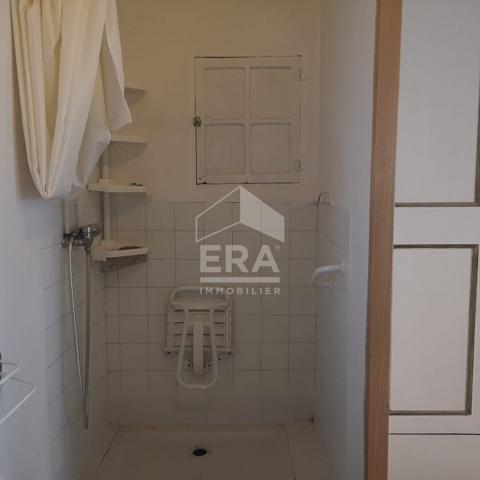 A VENDRE - LE PERTHUS - IMMEUBLE AVEC LOGEMENTS ET COMMERCES