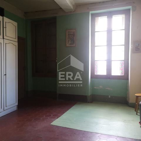 A VENDRE - LE PERTHUS - IMMEUBLE AVEC LOGEMENTS ET COMMERCES