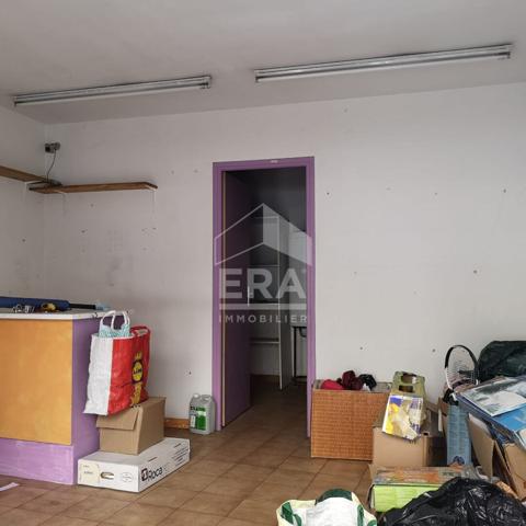 A VENDRE - LE PERTHUS - IMMEUBLE AVEC LOGEMENTS ET COMMERCES