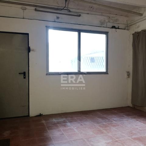 A VENDRE - LE PERTHUS - IMMEUBLE AVEC LOGEMENTS ET COMMERCES