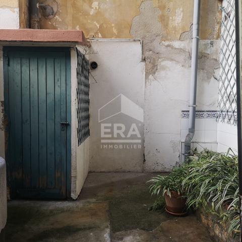 A VENDRE - LE PERTHUS - IMMEUBLE AVEC LOGEMENTS ET COMMERCES