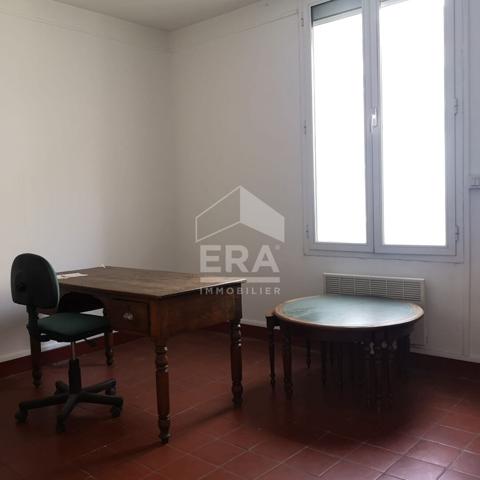 A VENDRE - LE PERTHUS - IMMEUBLE AVEC LOGEMENTS ET COMMERCES