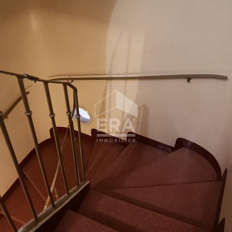 A VENDRE - LE PERTHUS - IMMEUBLE AVEC LOGEMENTS ET COMMERCES