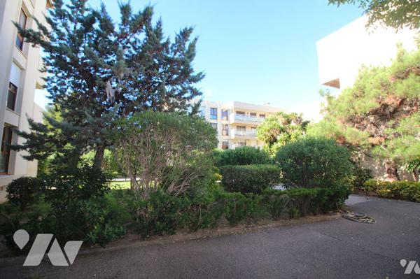 Appartement agréable T5/6 de 102m2 (Carrez) dans le quartier Sainte Anne (8e)