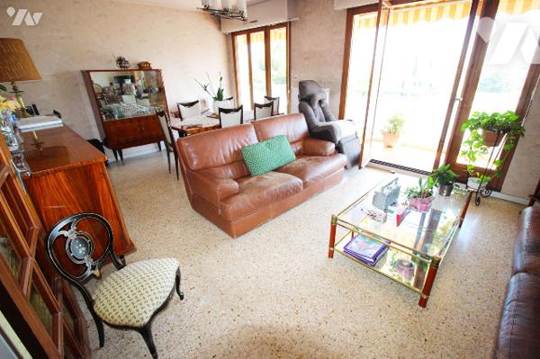 Appartement agréable T5/6 de 102m2 (Carrez) dans le quartier Sainte Anne (8e)