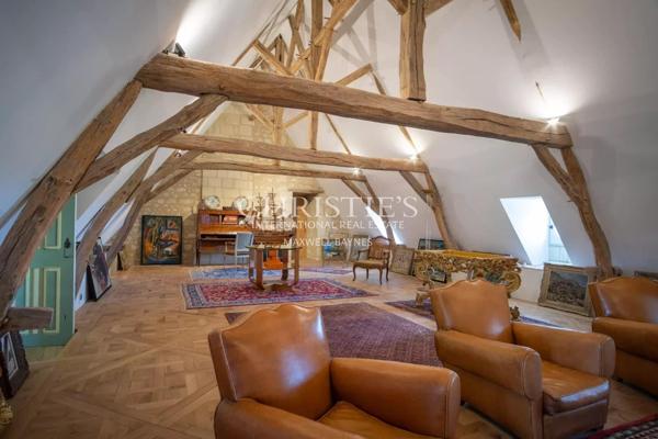 Exceptionnel manoir des XVIe et XVIIe siècles avec jardins à la française et vignoble AOC Saumur