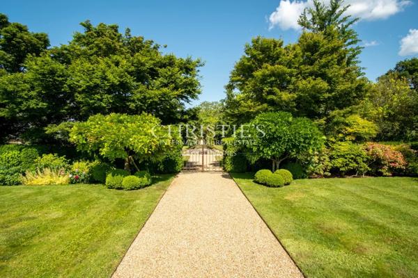 Exceptionnel manoir des XVIe et XVIIe siècles avec jardins à la française et vignoble AOC Saumur