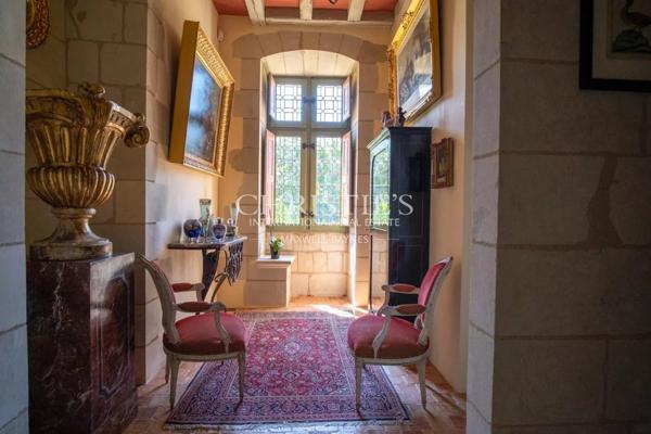 Exceptionnel manoir des XVIe et XVIIe siècles avec jardins à la française et vignoble AOC Saumur