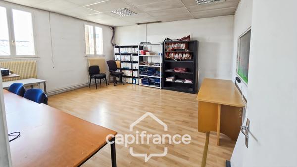 Local/bureau de 1200 m² à louer proche de CHALON SUR SAONE (71)