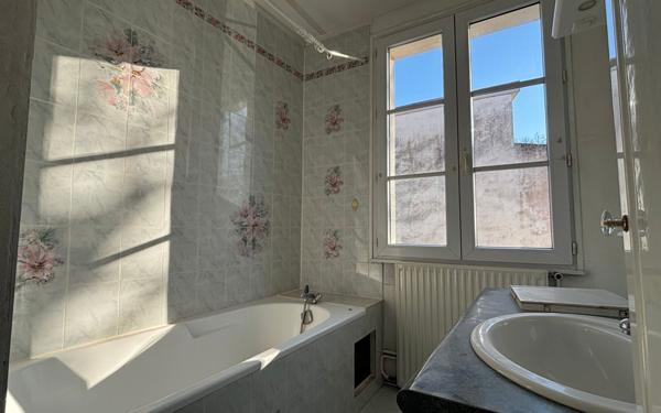 Appartement à vendre    3 pièces • 85 m2 Rochefort