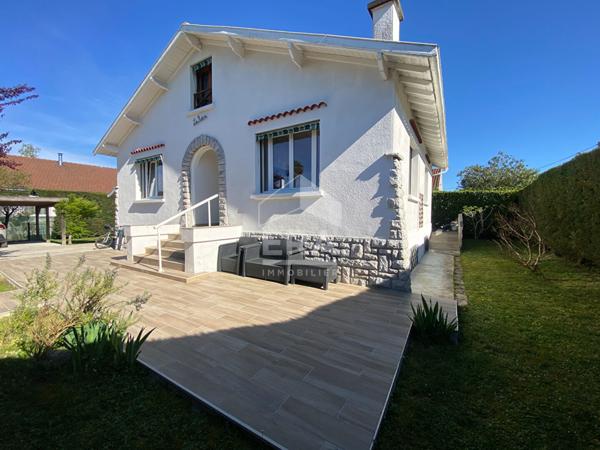 PAU - Maison T5 de 100 m² sur sous-sol avec garage et carport