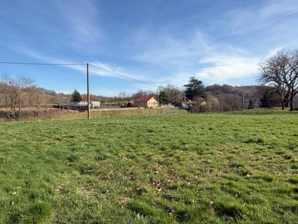 Terrain constructible de 3 152 m², idéal projet Professionnel