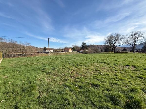 Terrain constructible de 3 152 m², idéal projet Professionnel