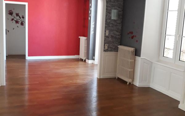 Appartement à louer    3 pièces • 110,85 m2 Saint-Yrieix-la-Perche