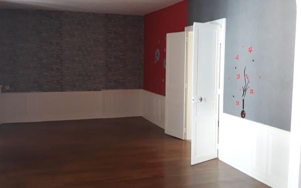 Appartement à louer    3 pièces • 110,85 m2 Saint-Yrieix-la-Perche