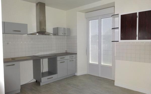 Appartement à louer    3 pièces • 110,85 m2 Saint-Yrieix-la-Perche