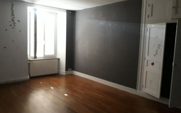 Appartement à louer    3 pièces • 110,85 m2 Saint-Yrieix-la-Perche