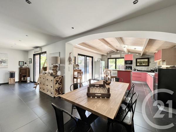 Maison à vendre  6 pièces - 147,08 m 2   ST PIERRE D OLERON  - 17