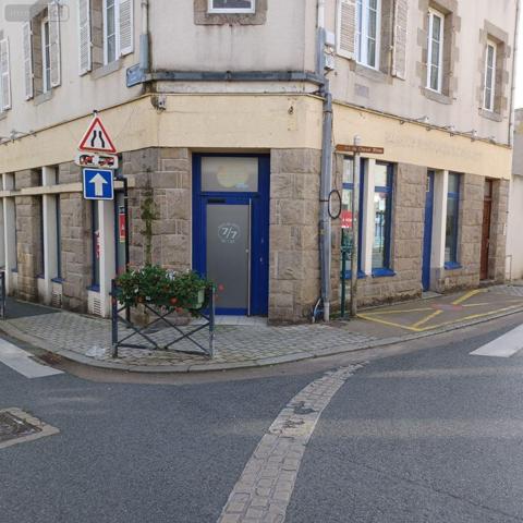 Local commercial à vendre à Saint-Pol-de-Léon dans le Finistère (29250), ref : 29104-FMCO1002   
CENTRE VILLE