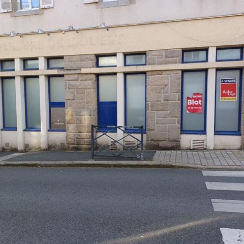Local commercial à vendre à Saint-Pol-de-Léon dans le Finistère (29250), ref : 29104-FMCO1002   
CENTRE VILLE