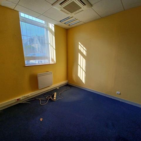 Local commercial à vendre à Saint-Pol-de-Léon dans le Finistère (29250), ref : 29104-FMCO1002   
CENTRE VILLE