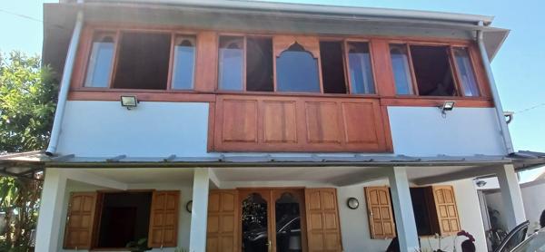 "Superbe villa spacieuse et lumineuse de 350 m² dans un quartier résidentiel de Ravine Creuse Saint André