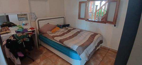 "Superbe villa spacieuse et lumineuse de 350 m² dans un quartier résidentiel de Ravine Creuse Saint André