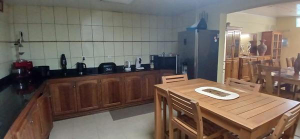 "Superbe villa spacieuse et lumineuse de 350 m² dans un quartier résidentiel de Ravine Creuse Saint André