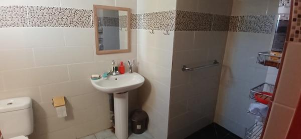 "Superbe villa spacieuse et lumineuse de 350 m² dans un quartier résidentiel de Ravine Creuse Saint André