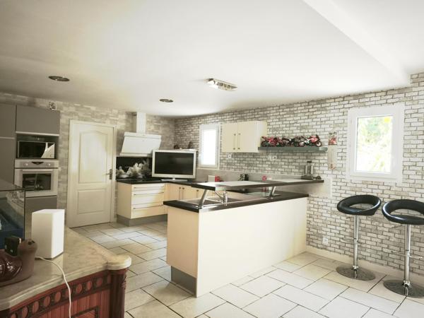 Maison à Montlieu-la-Garde, 17210 - 6 pièces 180m²