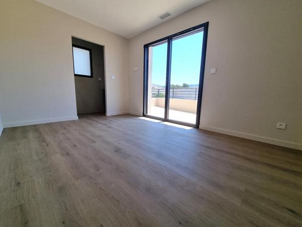 Maison neuve T6 de 118m² avec piscine et garage