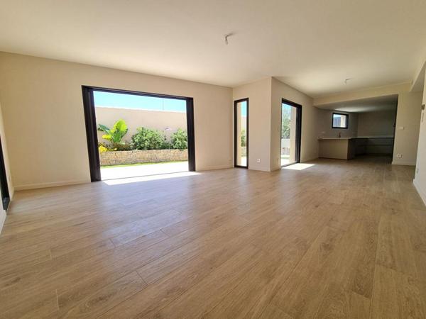 Maison neuve T6 de 118m² avec piscine et garage