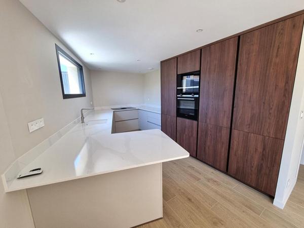 Maison neuve T6 de 118m² avec piscine et garage