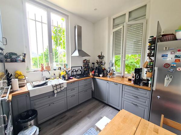 LOUVIERS 27400 hyper centre ville - Propriété de caractère de 240 m2 - 5 chambres + une maison d'amis de 75 m2 rénovée sur 1.200 m2 de terrain plat - Prix : 556.000