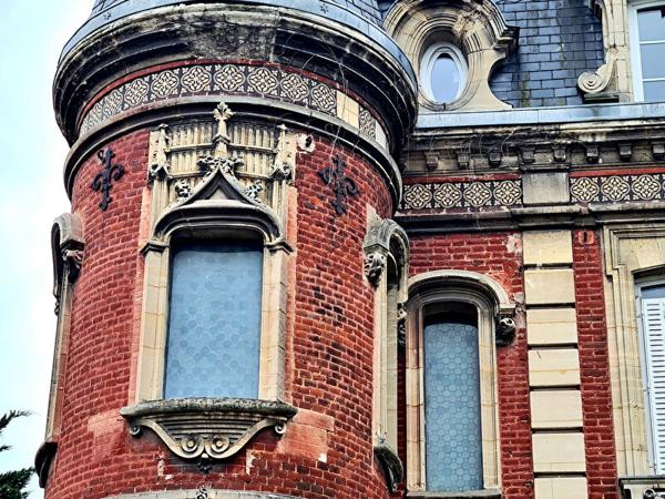 LOUVIERS 27400 hyper centre ville - Propriété de caractère de 240 m2 - 5 chambres + une maison d'amis de 75 m2 rénovée sur 1.200 m2 de terrain plat - Prix : 556.000