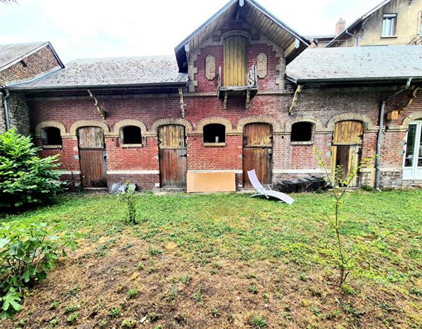 LOUVIERS 27400 hyper centre ville - Propriété de caractère de 240 m2 - 5 chambres + une maison d'amis de 75 m2 rénovée sur 1.200 m2 de terrain plat - Prix : 556.000