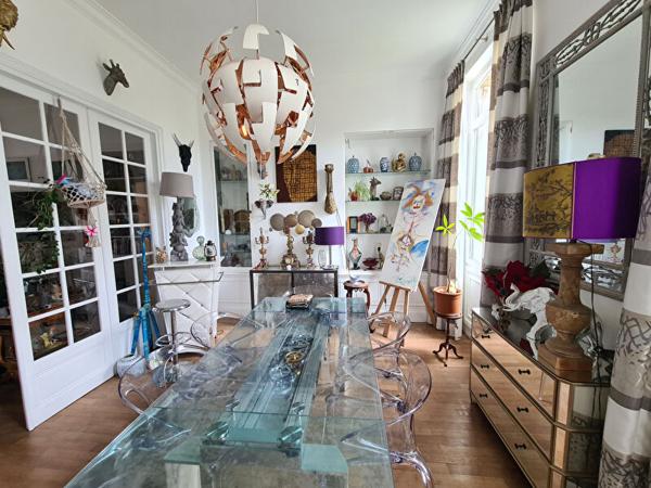 LOUVIERS 27400 hyper centre ville - Propriété de caractère de 240 m2 - 5 chambres + une maison d'amis de 75 m2 rénovée sur 1.200 m2 de terrain plat - Prix : 556.000