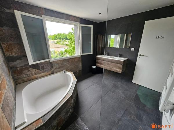 Maison rénovée avec piscine
