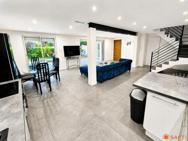 Maison rénovée avec piscine