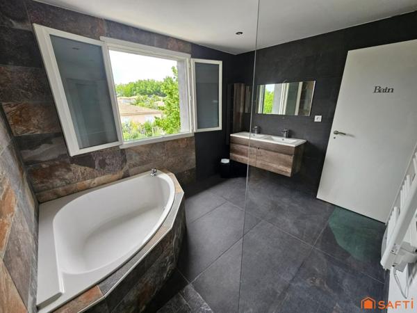 Maison rénovée avec piscine