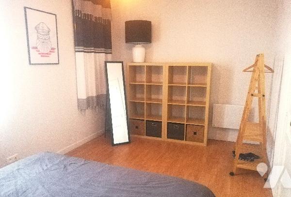 Au sein de la citadelle, jolie maison ancienne de ville sur 2 niveaux rénovée avec goût